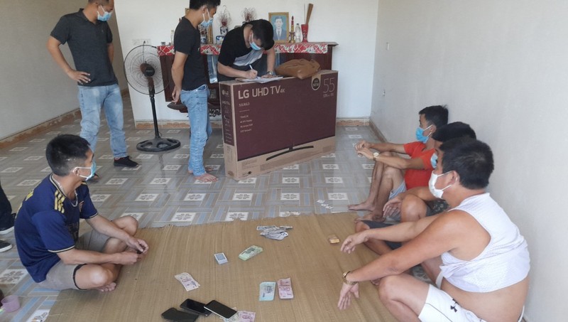 Hiện trường vụ đánh bạc ở thôn Mai Hiên, xã Vĩnh An, huyện Sơn Động.