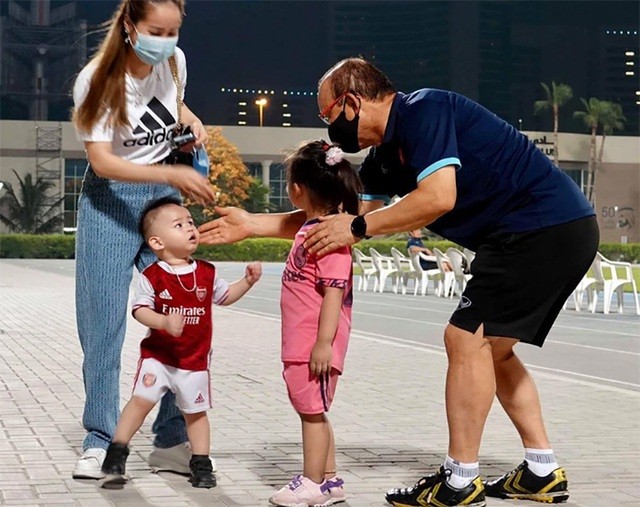 Báo Hàn nói gì về hành động sốc của HLV Park Hang Seo với CĐV Việt Nam? - 1 Báo Hàn nói gì về hành động sốc của HLV Park Hang Seo với CĐV Việt Nam? - 1