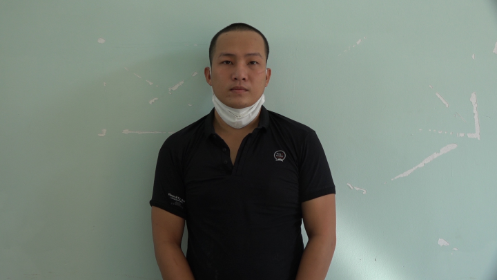 Nam thanh niên tưới xăng định đốt công an vì bị dẹp trường gà ảnh 1