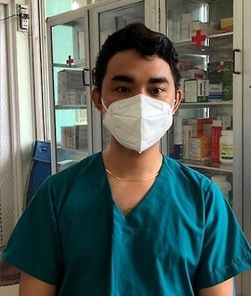 Công an mời thanh niên giả bác sĩ điều trị COVID-19 ở khu cách ly đến làm việc ảnh 1