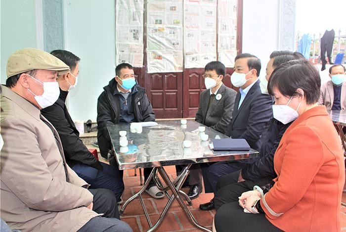 Lãnh đạo Hà Nội đến nhà động viên người thân nạn nhân vụ lật cano ở Cửa Đại ảnh 1