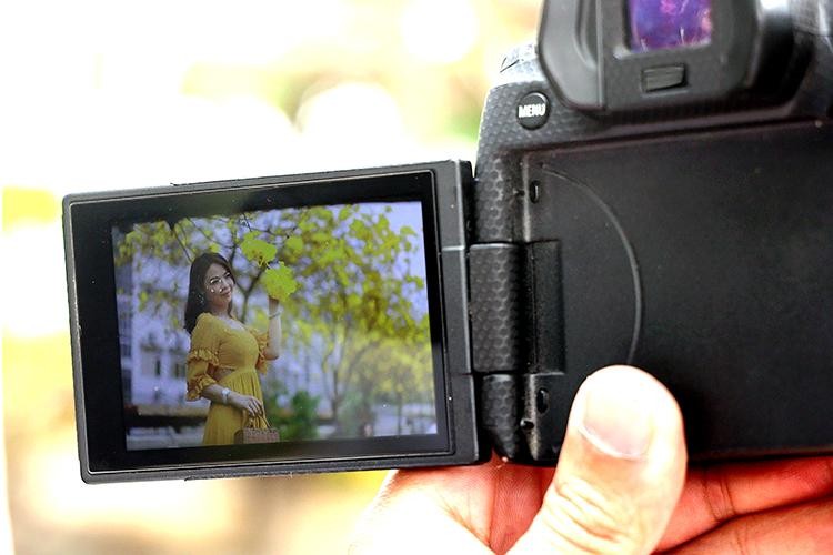 Chị em 'đổ xô' check-in đường hoa phong linh mới khi địa điểm cũ đóng cửa ảnh 8