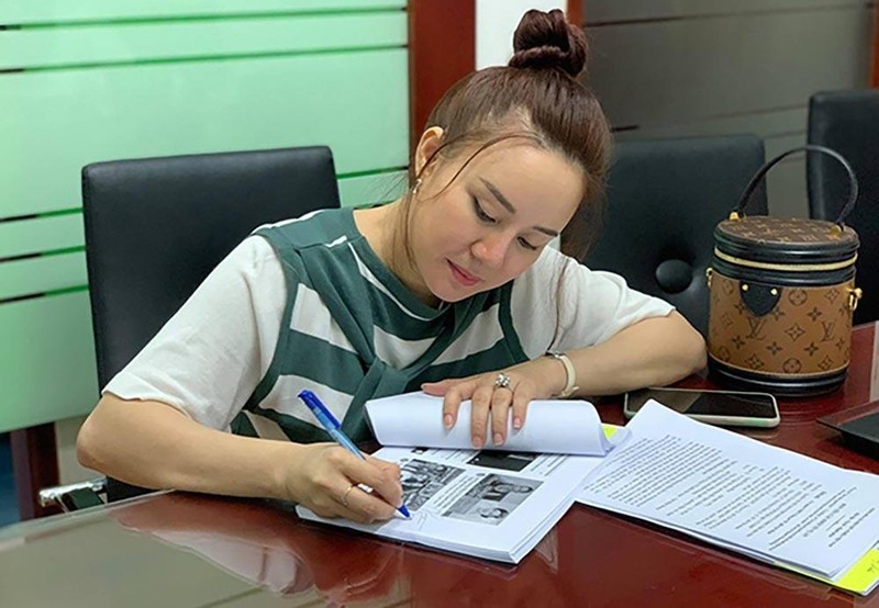 Bà Nguyễn Phương Hằng bị khởi tố, bắt giam từ đơn tố cáo của ai? ảnh 2