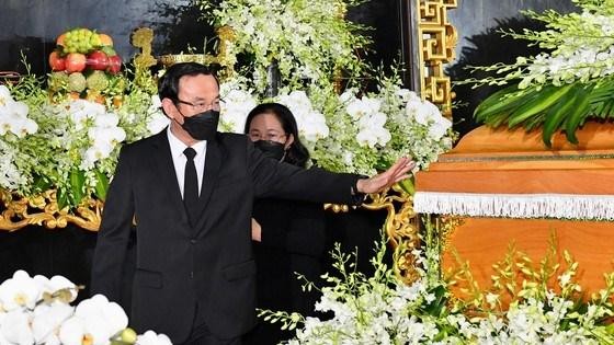 Chủ tịch nước Nguyễn Xuân Phúc đến viếng Phó Chủ tịch TP HCM Lê Hòa Bình ảnh 3