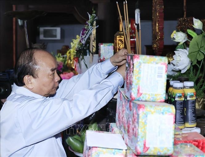 Chủ tịch nước Nguyễn Xuân Phúc dâng hương Tổ Mẫu Âu Cơ và Quốc tổ Lạc Long Quân ảnh 1