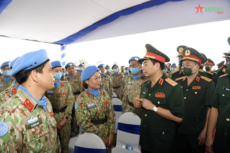 Xúc động hình ảnh chiến sĩ mũ nồi xanh lên đường làm nhiệm vụ giữ gìn hòa bình LHQ ảnh 4