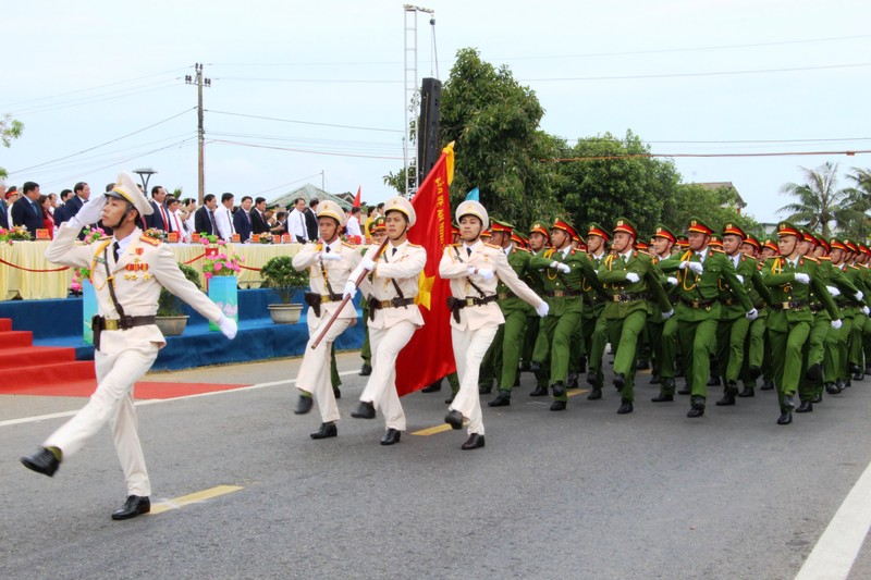 Chủ tịch nước Nguyễn Xuân Phúc dự Lễ thượng cờ 'Thống nhất non sông' ảnh 7
