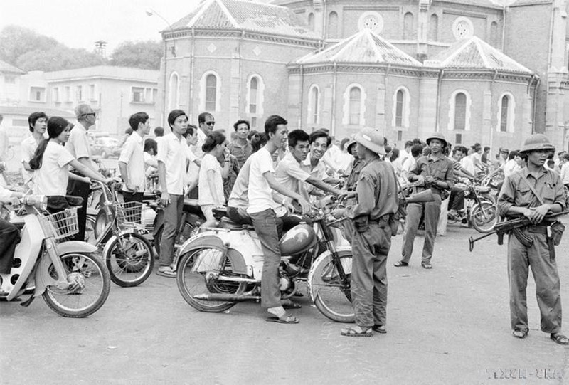 Hình ảnh thành phố Sài Gòn sống trong niềm vui chiến thắng 30/4/1975 ảnh 10