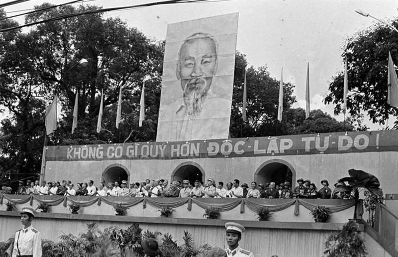 Hình ảnh thành phố Sài Gòn sống trong niềm vui chiến thắng 30/4/1975 ảnh 16