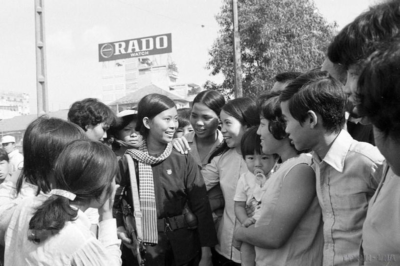 Hình ảnh thành phố Sài Gòn sống trong niềm vui chiến thắng 30/4/1975 ảnh 19