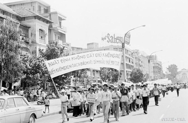 Hình ảnh thành phố Sài Gòn sống trong niềm vui chiến thắng 30/4/1975 ảnh 4
