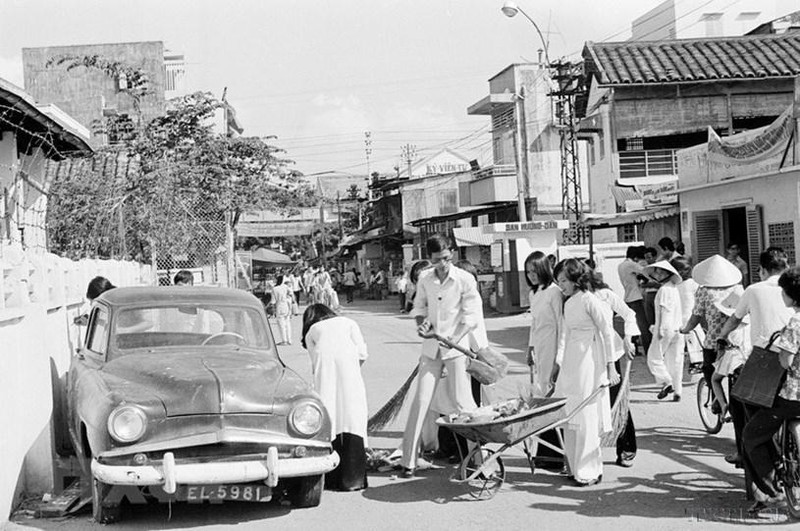 Hình ảnh thành phố Sài Gòn sống trong niềm vui chiến thắng 30/4/1975 ảnh 6