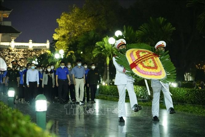 Thắp nến tri ân các Anh hùng Liệt sỹ nhân kỷ niệm 68 năm Chiến thắng Điện Biên Phủ ảnh 1