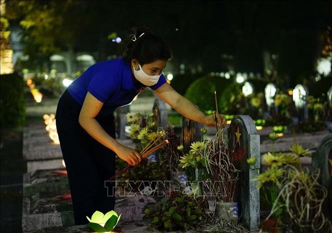 Thắp nến tri ân các Anh hùng Liệt sỹ nhân kỷ niệm 68 năm Chiến thắng Điện Biên Phủ ảnh 4