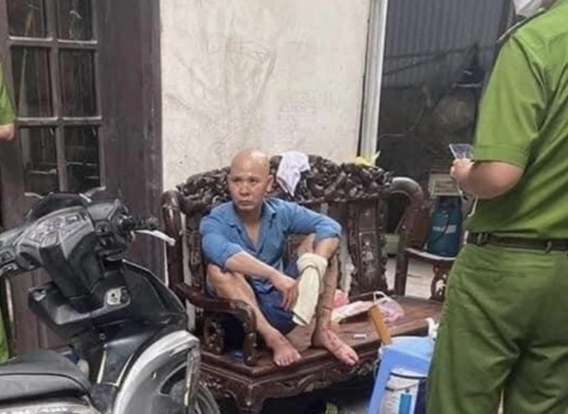 Nghi án chồng chém vợ trọng thương rồi ngồi 'thần mặt' trên ghế salon ảnh 1