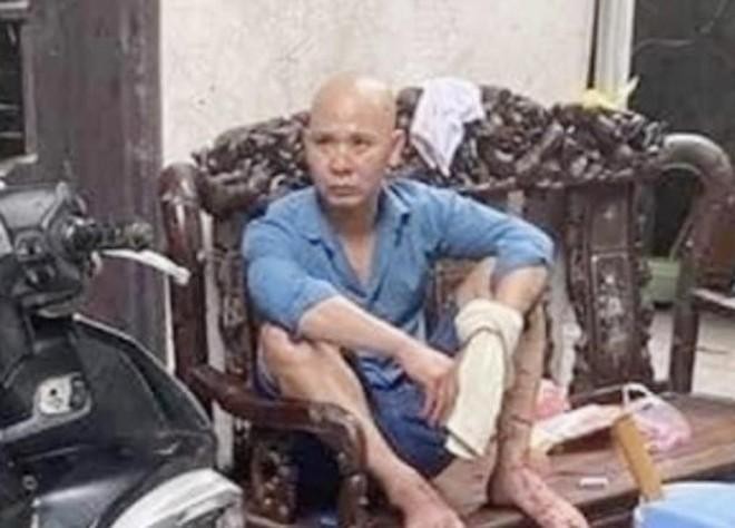 Nghi vấn ghen tuông, chồng chém vợ trọng thương rồi ngồi thẫn thờ trên ghế ảnh 1