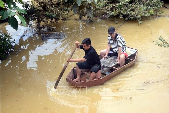 Nhiều nơi tại TP Sơn La chìm trong 'biển nước', vùng núi Bắc Bộ còn mưa to đến hết đêm 10/6