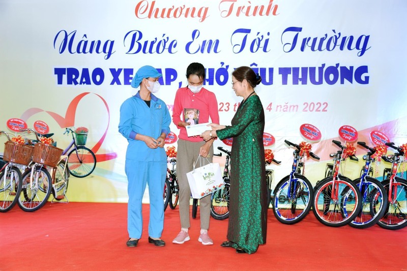 Quỹ thiện nguyện Long Hải trao quà từ thiện 'Nâng bước em tới trường - Trao xe đạp, chở yêu thương' ảnh 3