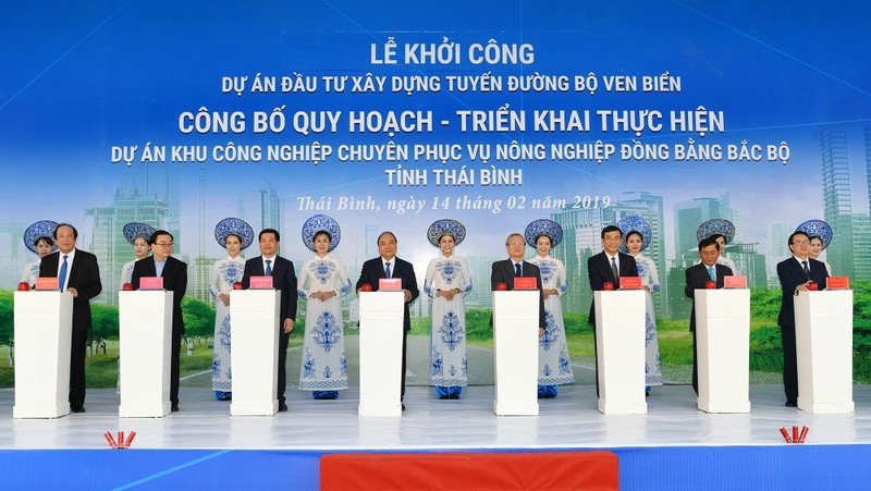 Thủ tướng bấm nút động thổ xây dựng đường bộ ven biển Thái Bình