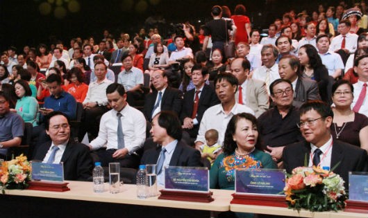 Chương trình “Thay lời tri ân” năm 2018 có hơn 200 thầy, cô giáo tiêu biểu.