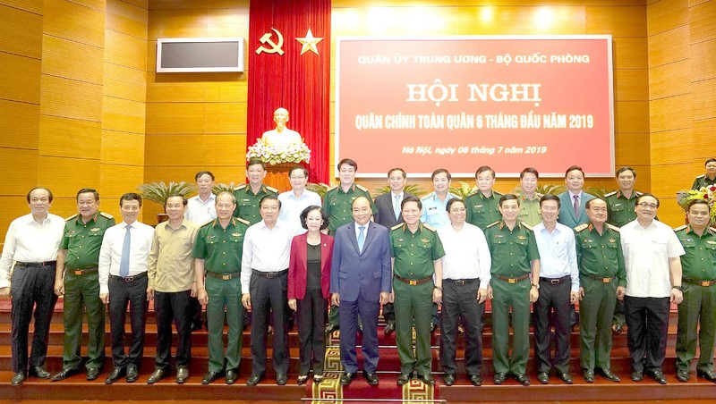 Thủ tướng Nguyễn Xuân Phúc và các đại biểu dự Hội nghị.