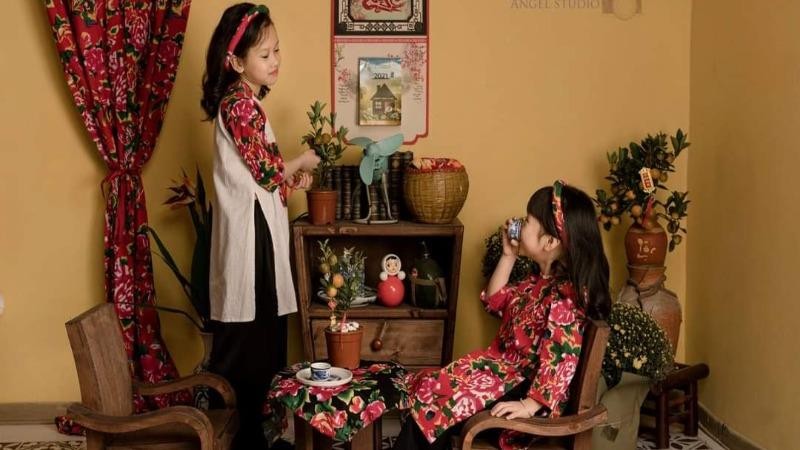 Nhiều người lo sợ bị “thủng ví” lì xì Tết.