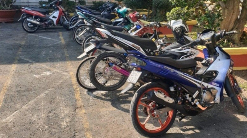 Công an Tiền Giang mật phục tóm gọn nhóm thanh niên tổ chức đua xe trái phép