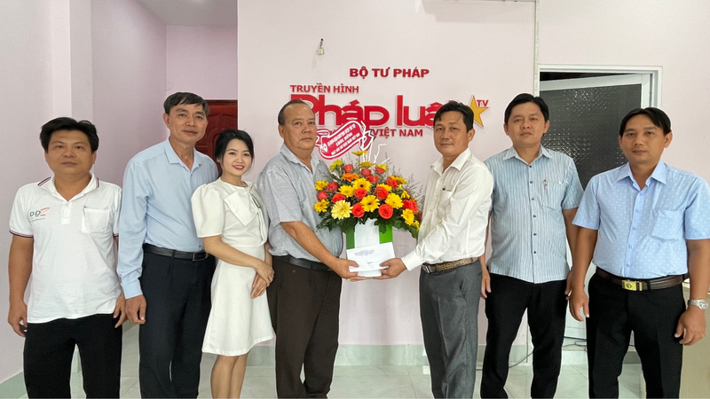 UBND huyện Tân Trụ (Long An) thăm và chúc mừng Báo Pháp luật Việt Nam Văn phòng tại Tiền Giang