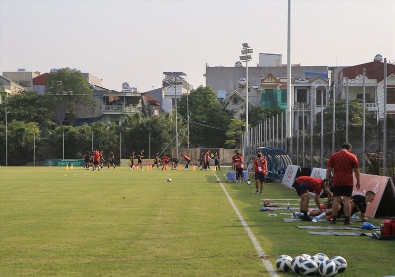 Các tuyển bóng đá nam tham dự SEA Games 31 có mặt tại Nam Định, chuẩn bị tích cực cho giải đấu ảnh 6