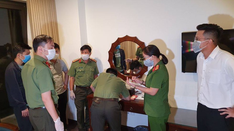 Lực lượng chức năng Công an quận Ngũ Hành Sơn kiểm tra phát hiện 3 người Trung Quốc nhập cảnh trái phép.