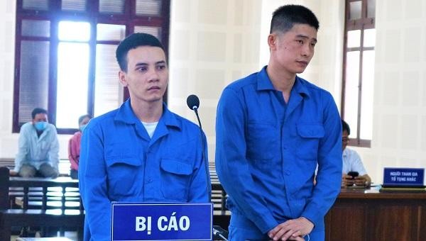 2 bị cáo tại phiên tòa.