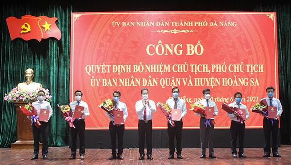 Chủ tịch, các Phó Chủ tịch huyện đảo Hoàng Sa vừa được bổ nhiệm.
