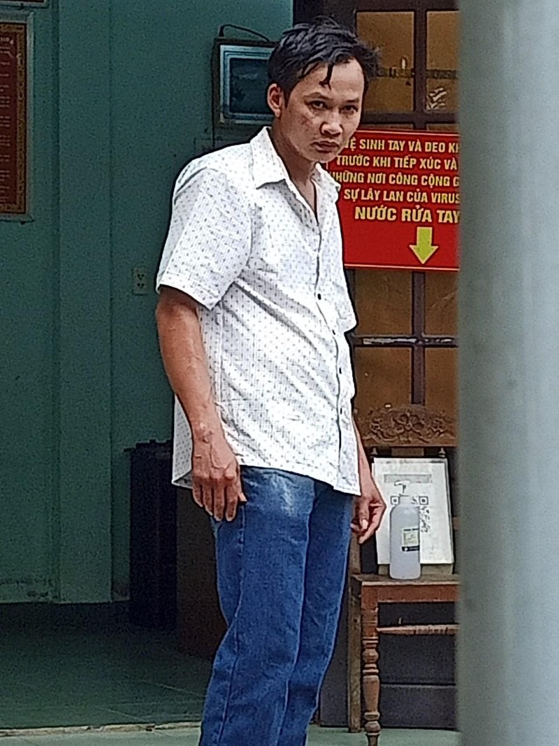 Hàng trăm người dân kéo đến trụ sở huyện Điện Bàn đòi Bách Đạt An trả đất ảnh 11
