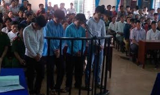 Vô cớ đánh người, nhóm thanh niên lĩnh án