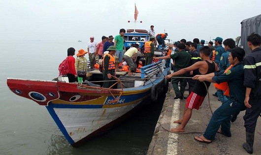 Huyện Cần Giờ (TP HCM) tổ chức việc sơ tán, di dời dân ở xã Đảo Thạnh An và các vùng nguy hiểm về nơi trú bão an toàn. (Ảnh: Thanh Vũ/ phongchonglutbaotphcm.gov.vn)