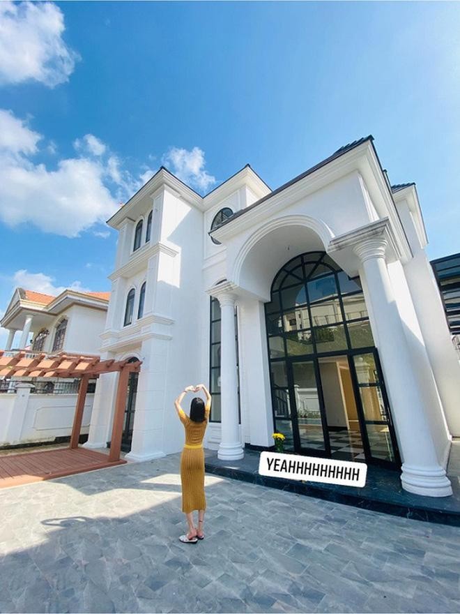 Toàn cảnh biệt thự mới của Lệ Quyên, hơn 3 tỷ chỉ đủ xây cái cổng nhà ảnh 7
