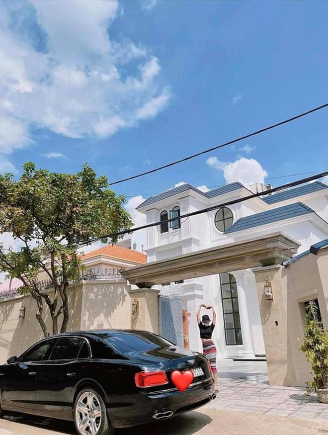 Toàn cảnh biệt thự mới của Lệ Quyên, hơn 3 tỷ chỉ đủ xây cái cổng nhà ảnh 8