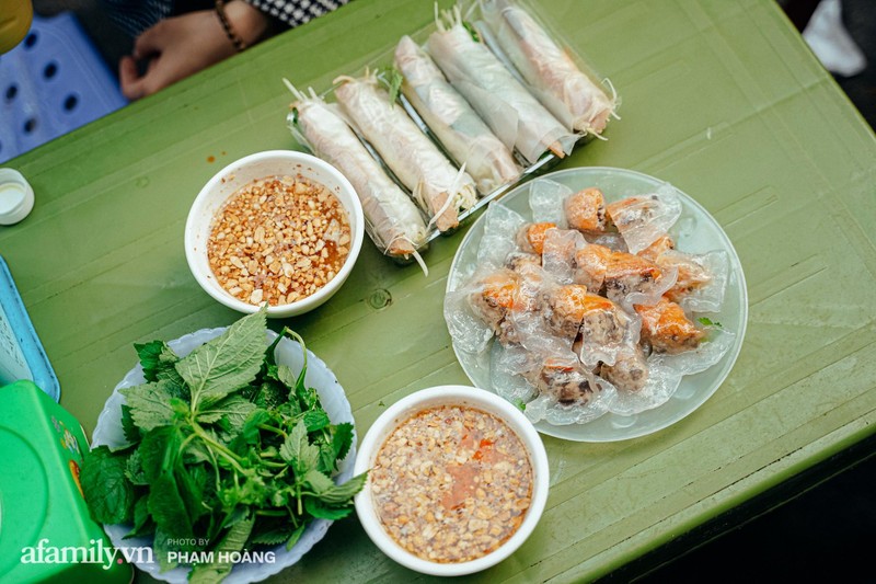 Ngôi chợ lâu đời nhất phố cổ được giới nhà giàu chuộng mua vì toàn đồ chất lượng tươi ngon ảnh 5