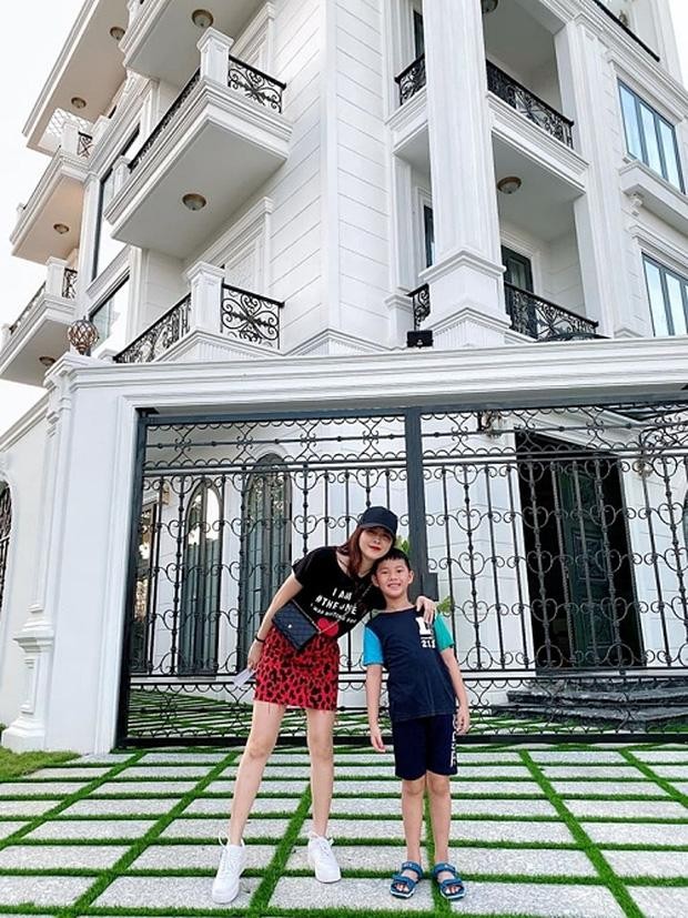 Thăm biệt thự 2 triệu đô của vợ chồng ca sĩ Đăng Khôi ảnh 2