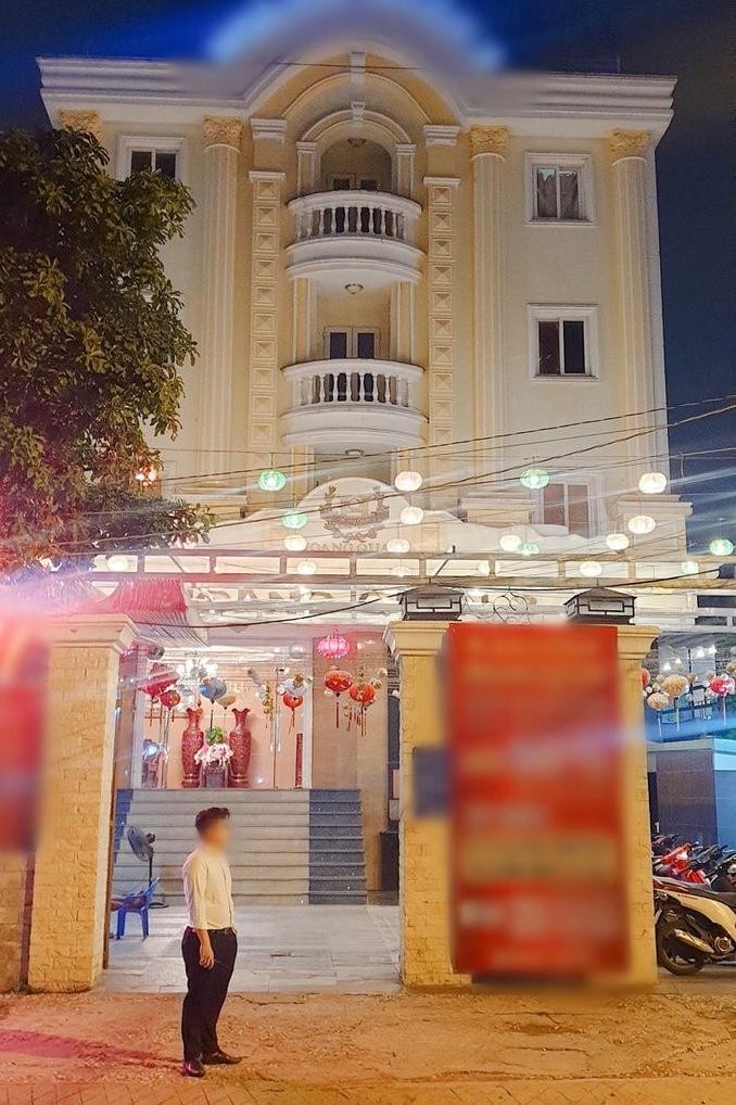 Biệt thự bạc tỷ có thang máy của Việt Hương tại TP HCM ảnh 1
