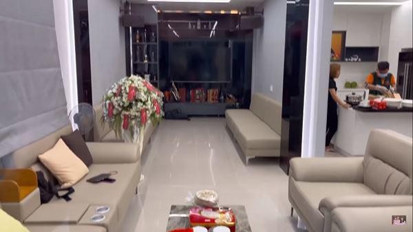 Biệt thự bạc tỷ có thang máy của Việt Hương tại TP HCM ảnh 4