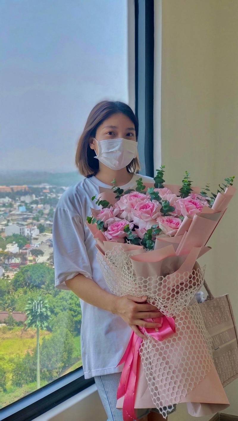 Hoà Minzy khi chi tiền "khủng" tặng nhà cho trợ lý riêng ảnh 1