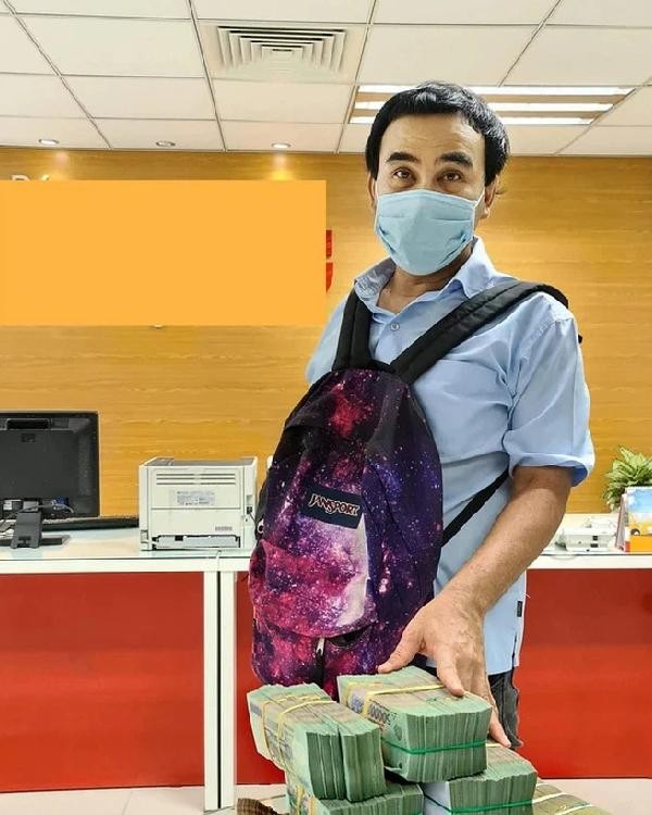 Triết lý dạy con của MC Quyền Linh sau chiếc balo tiền tỷ đi cứu trợ ảnh 3