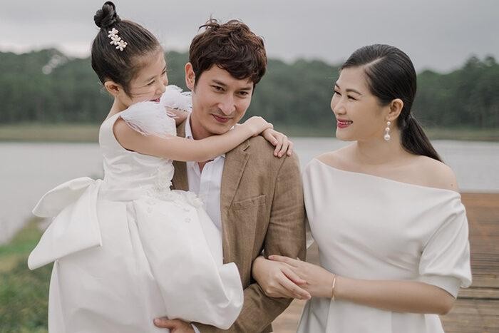 Vợ chồng Huy Khánh khoe ảnh tình tứ kỷ niệm 10 năm kết hôn ảnh 4