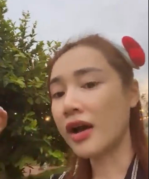 Nhã Phương livestream khoe biệt thự sân vườn nuôi cá, cây trái trĩu quả ảnh 3