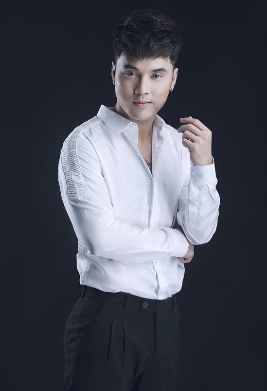 Ưng Hoàng Phúc làm liveshow kỷ niệm 20 năm ca hát ảnh 1