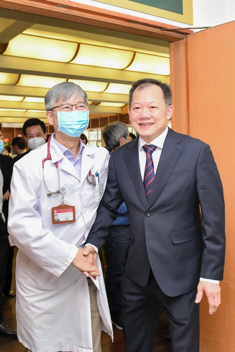 Tiến sĩ Dương Đức Hùng - Chủ tịch Hội đồng quản lý Bệnh viện Bạch Mai: "Tôi cần có nhiều thời gian trong một ngày hơn nữa để cống hiến cho bệnh viện" ảnh 5