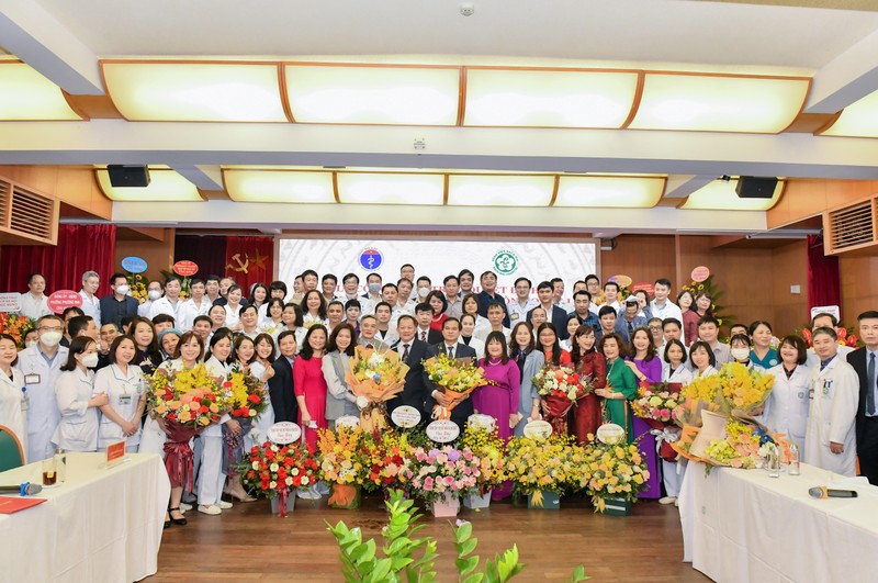 Tiến sĩ Dương Đức Hùng - Chủ tịch Hội đồng quản lý Bệnh viện Bạch Mai: "Tôi cần có nhiều thời gian trong một ngày hơn nữa để cống hiến cho bệnh viện" ảnh 4