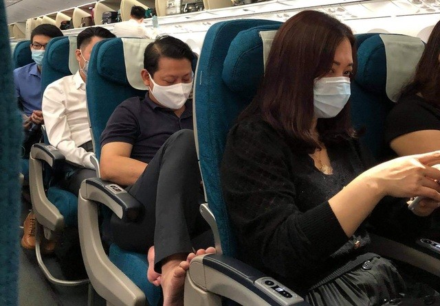 Vụ đốt khăn trên máy bay: Hành khách có được phép mang theo bật lửa? - 2 Vụ đốt khăn trên máy bay: Hành khách có được phép mang theo bật lửa? - 2