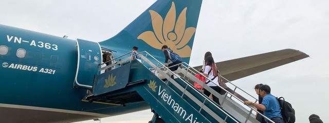 Vụ đốt khăn trên máy bay: Hành khách có được phép mang theo bật lửa? - 1 Vụ đốt khăn trên máy bay: Hành khách có được phép mang theo bật lửa? - 1